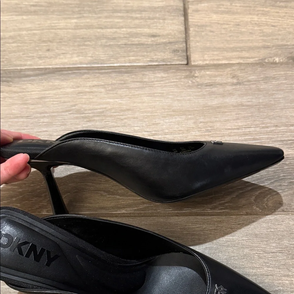 New DKNY Netta Black Pointed Toe Pump Sz 6 M - Picture 7 of 15